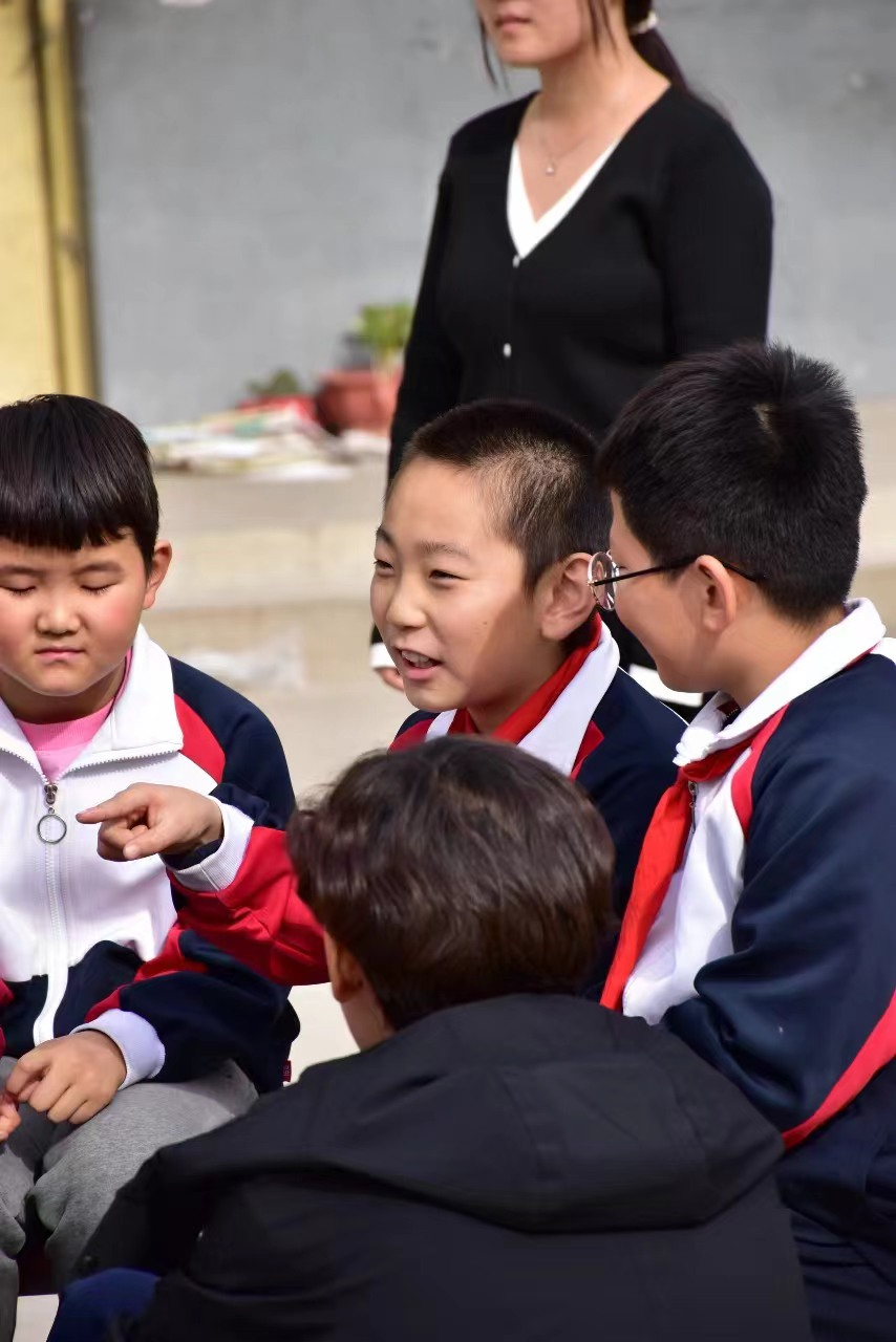 勇?lián)鷷r代使命，傳遞教育力量——鄭家莊小學支教活動