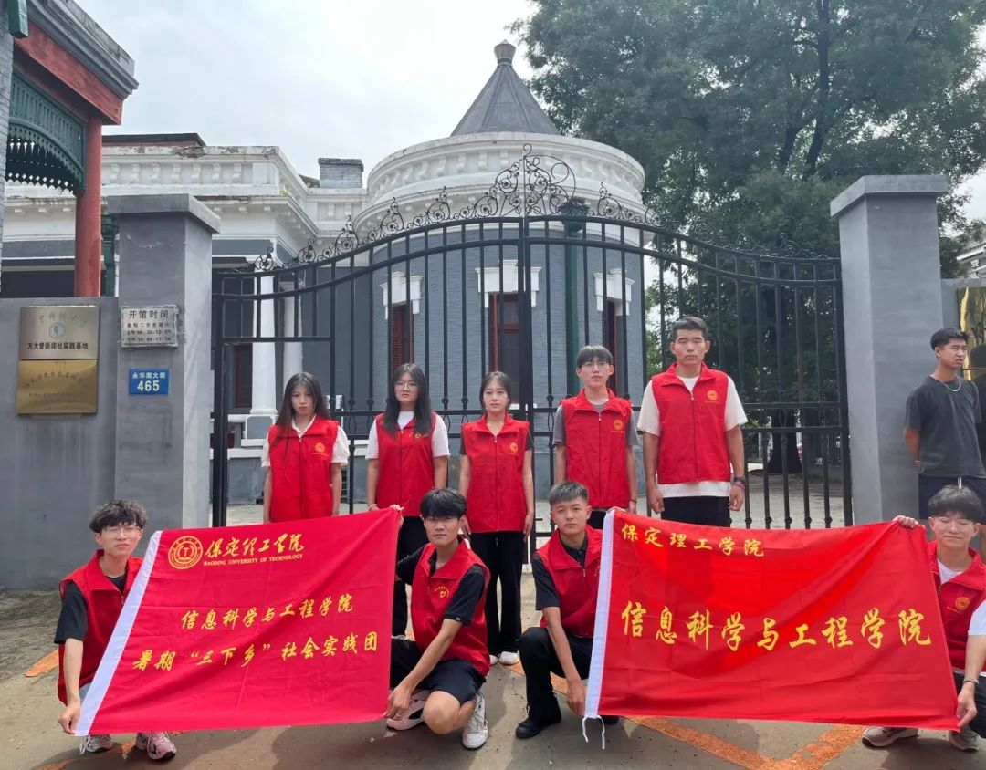 在太行博物館，實踐團的成員們參觀了展館陳列的歷史文物，結合所學知識講解了歷史故事。同時，親身感受了文物道具的歷史溫度和厚重感，激發(fā)了團隊成員們的興趣和愛國熱情。