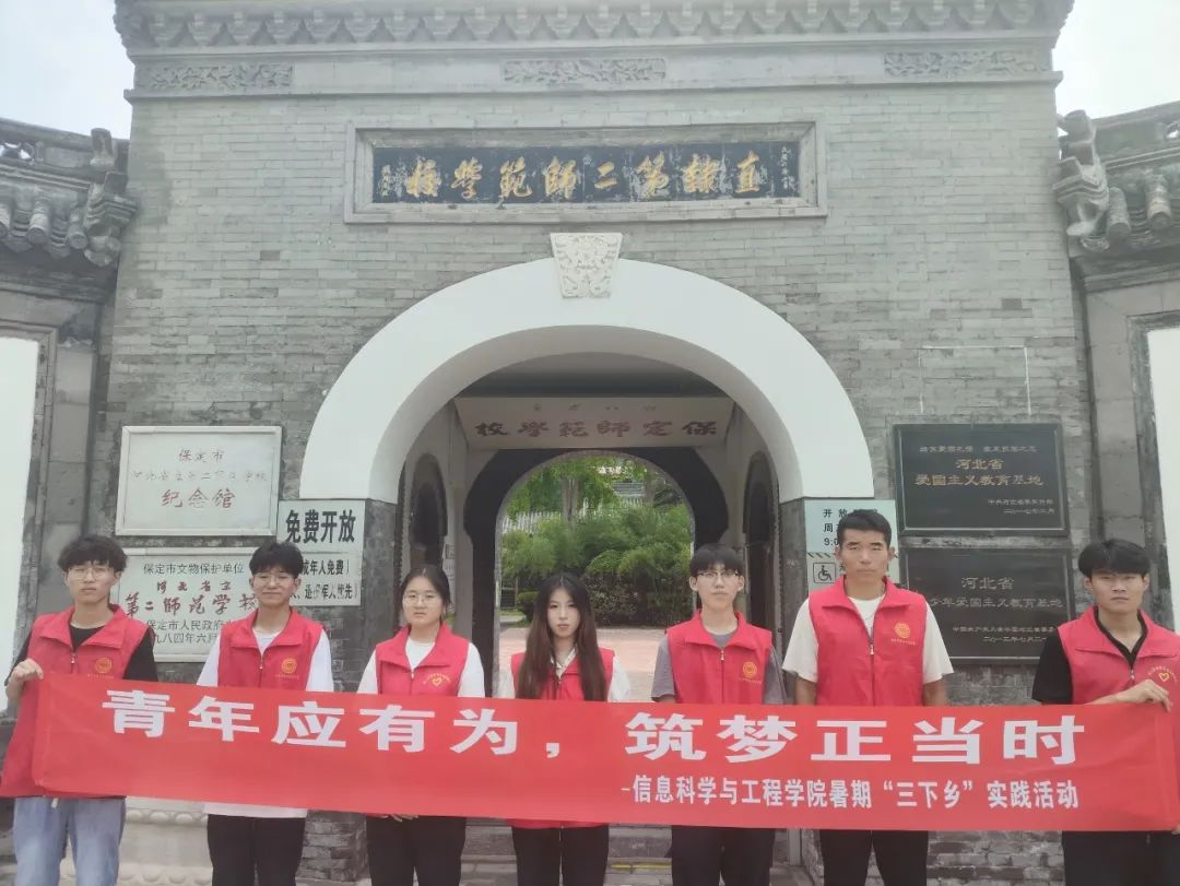 在太行博物館，實踐團的成員們參觀了展館陳列的歷史文物，結合所學知識講解了歷史故事。同時，親身感受了文物道具的歷史溫度和厚重感，激發(fā)了團隊成員們的興趣和愛國熱情。