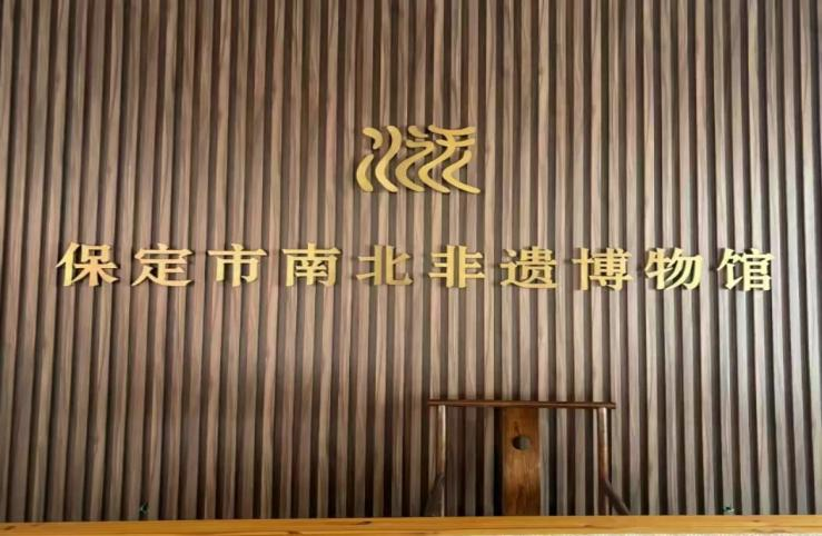 在太行博物館，實踐團的成員們參觀了展館陳列的歷史文物，結合所學知識講解了歷史故事。同時，親身感受了文物道具的歷史溫度和厚重感，激發(fā)了團隊成員們的興趣和愛國熱情。