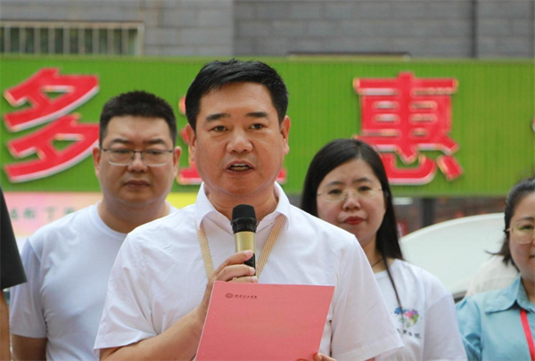 青云直上九霄�? 他日凌云最有声——我校工会隆重�D办喜送毕业生�z�d��