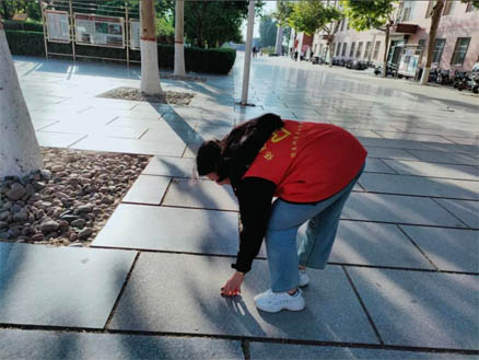 “彎腰拾起責任，行動扮靚校園”｜信息科學與工程學院開展“倡行彎腰行動”主題活動（一）