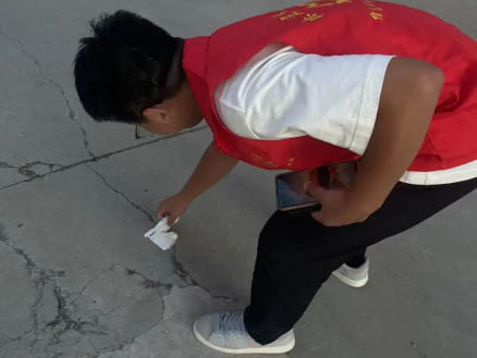 “彎腰拾起責任，行動扮靚校園”｜信息科學與工程學院開展“倡行彎腰行動”主題活動（一）