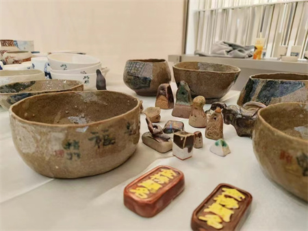 保定理工學院藝術學院師生閃耀雄安商服中心X青年藝術節(jié) ——共繪青春色彩，綻放藝術魅力