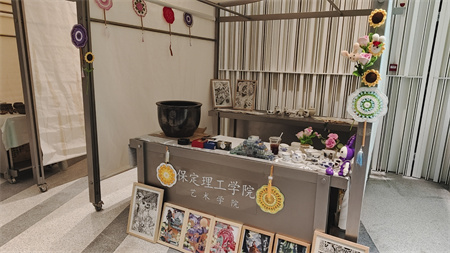 保定理工學院藝術學院師生閃耀雄安商服中心X青年藝術節(jié) ——共繪青春色彩，綻放藝術魅力