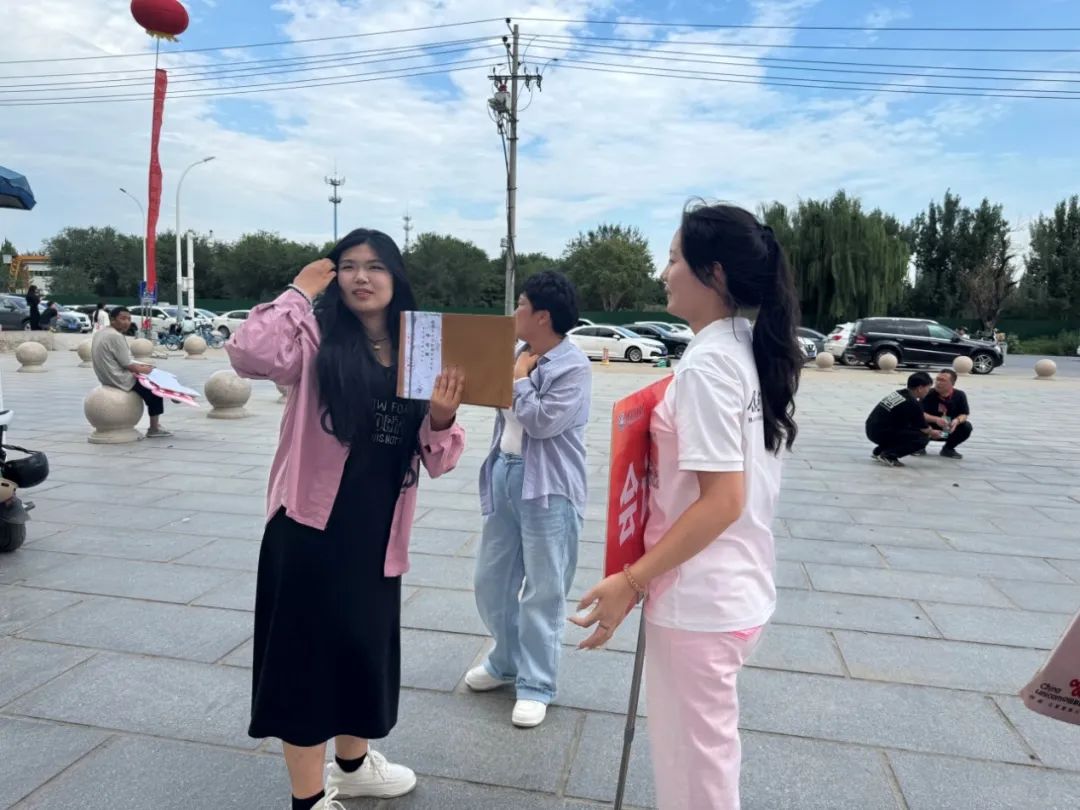 會計(jì)學(xué)院“攜手同行，實(shí)時暖心”