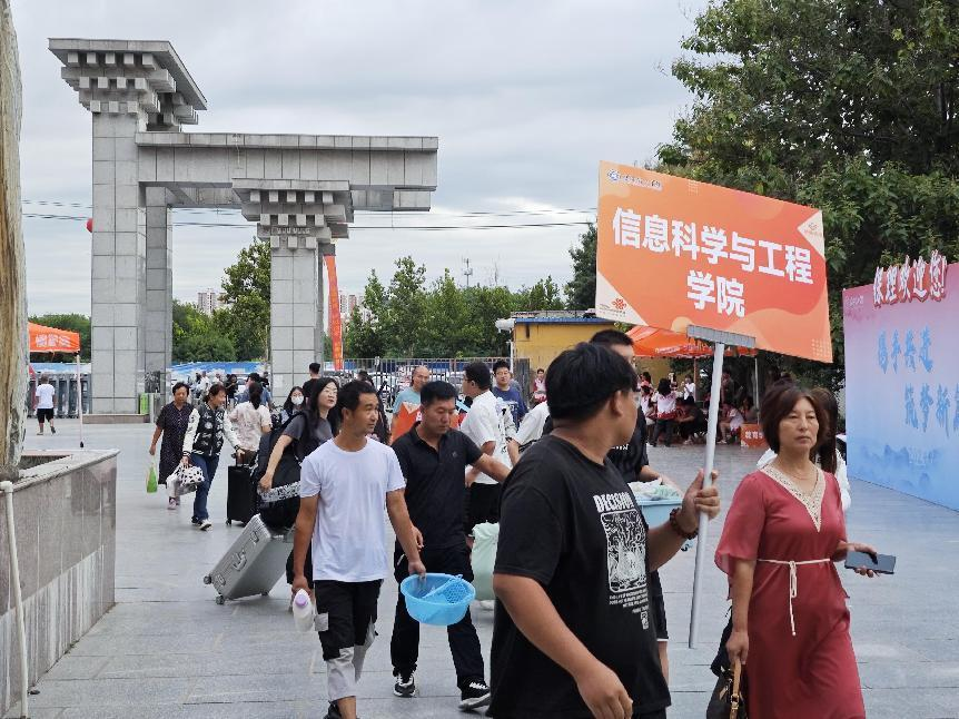 信工學院“同伴成長，暖心啟航”