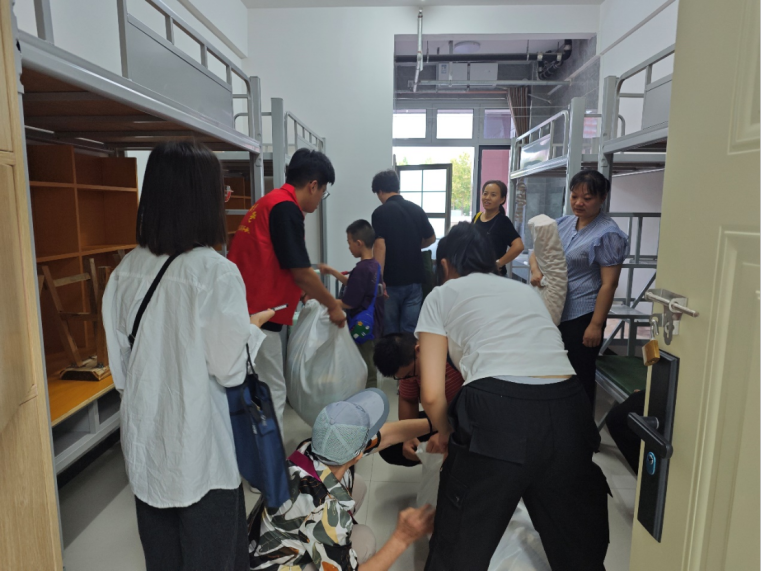 我為同學(xué)做實事 | 管理學(xué)院“同伴成長,暖心起航