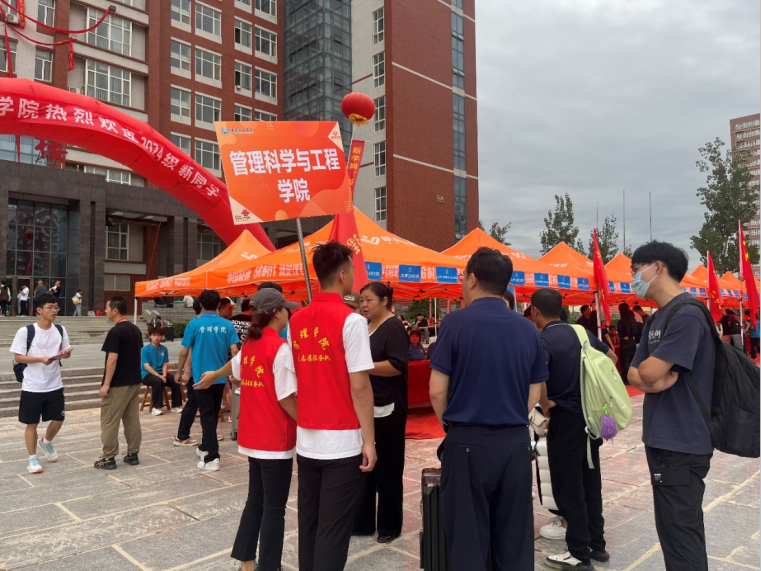 我為同學(xué)做實事 | 管理學(xué)院“同伴成長,暖心起航