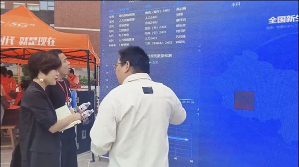 迎新季|保定理工學院|管理學院|數字迎新開啟智慧校園新篇章