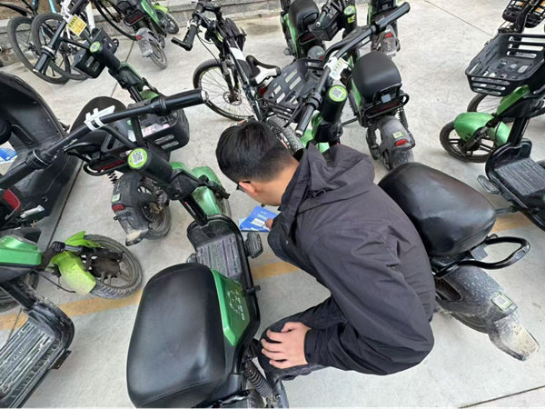 勞動教育|保定理工學院|管理學院|“彎腰彰顯個人素養，昂首爭做校園先鋒”主題志愿活動