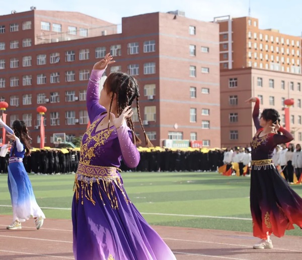 運動會開幕式|保定理工學院|管理學院|燃情啟幕運動會，綻放風采展雄姿