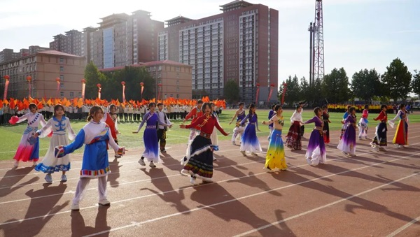 運動會開幕式|保定理工學院|管理學院|燃情啟幕運動會，綻放風采展雄姿