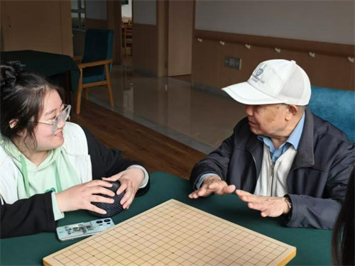 外國語學院志愿者服務隊走進基泰頤養中心