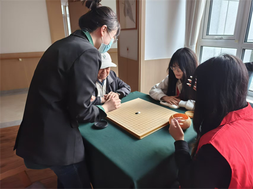 外國語學院志愿者服務隊走進基泰頤養中心