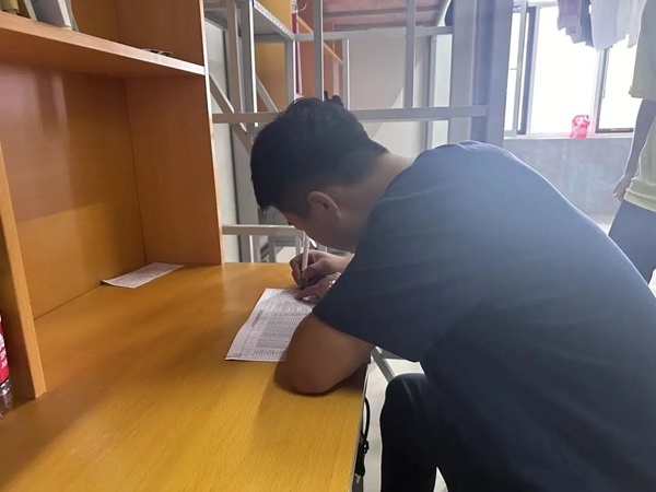 安全教育|保定理工學(xué)院|管理學(xué)院|平安過國慶，安全需謹(jǐn)記