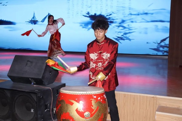 新生風(fēng)采|保定理工學(xué)院|管理學(xué)院|“璀璨晚會啟新程，輝煌篇章展未來”新生晚會