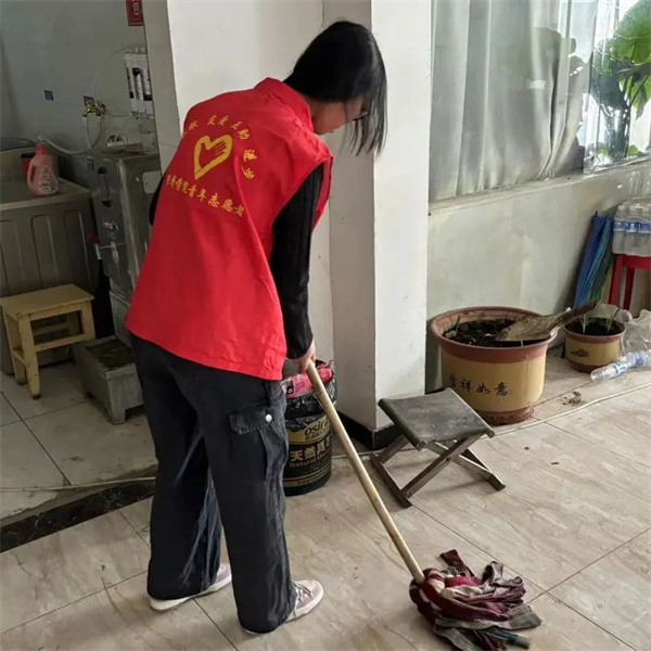 尊老敬老，情暖重陽——保定理工學院走進南祥園敬老院開展關愛慰問老人活動