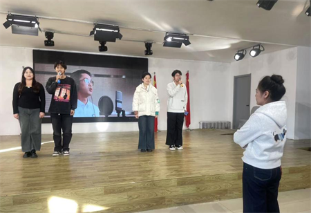 鳳凰花開，木已成材 —— 播音與主持藝術專業畢業匯演彩排精彩紛呈