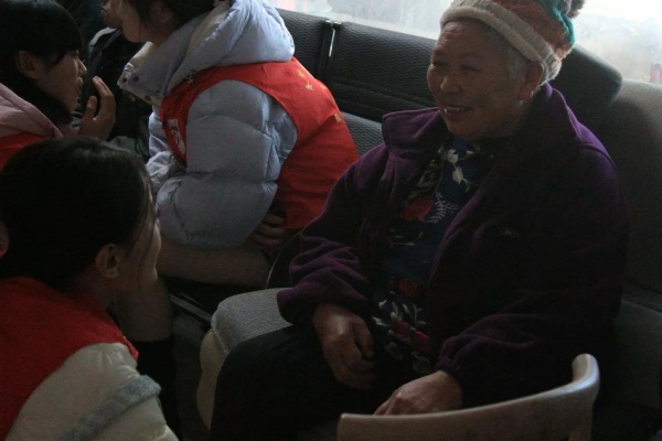 “踐行志愿精神，彰顯青春擔當”———保定理工學院康復醫學院青年志愿服務隊走進南祥園養老院開展志愿服務活動