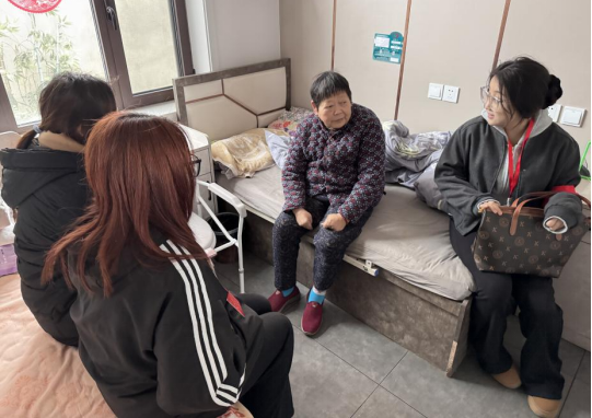 志愿服務 紅心向黨——我校黨員志愿者服務隊開展敬老活動