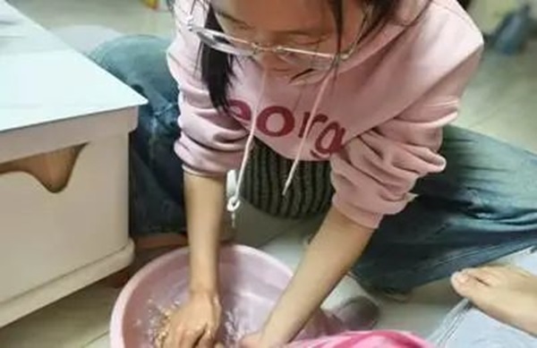 孝老愛親(六)|保定理工學(xué)院|管理學(xué)院|孝老之行踐于微，愛親之情暖人心