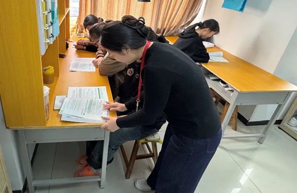 學風建設|保定理工學院|管理學院|學風建設正當時，小組學習展新姿