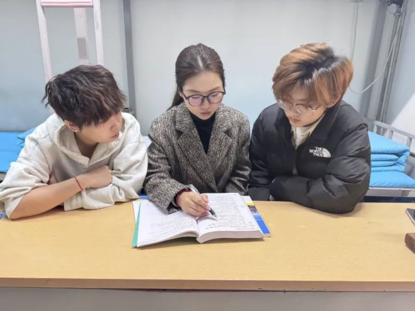 學風建設|保定理工學院|管理學院|學風建設正當時，小組學習展新姿