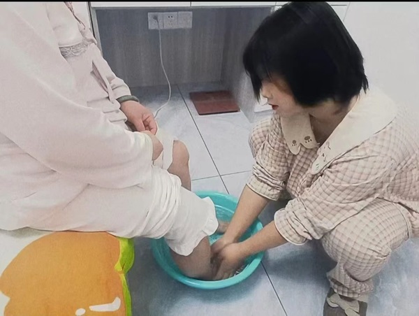 孝老愛親（八）|保定理工學院|管理學院|傳承美德，學生在行動