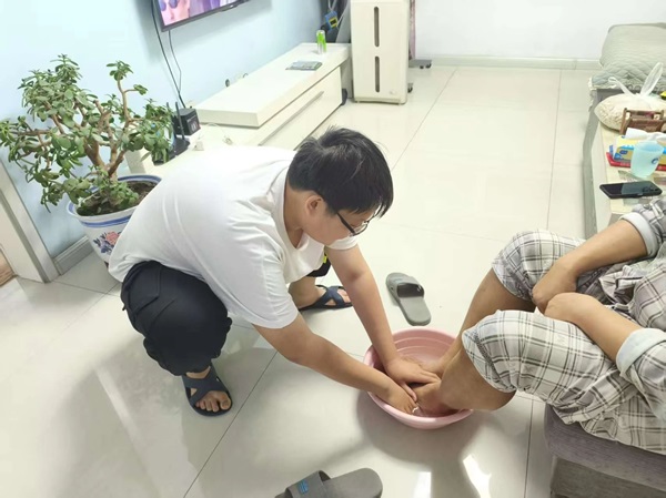 孝老愛親（八）|保定理工學院|管理學院|傳承美德，學生在行動