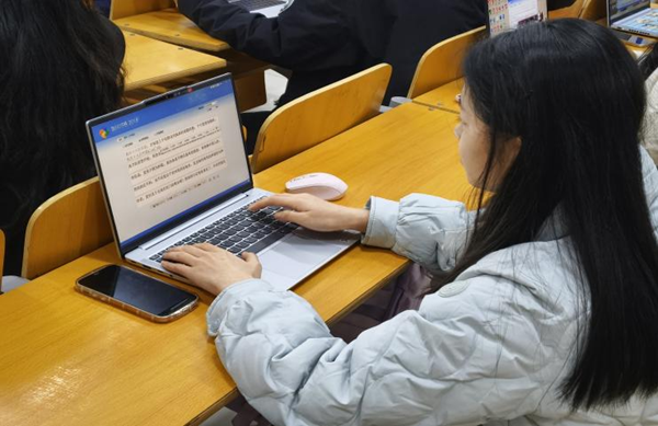 無煙校園|保定理工學院|管理學院|打字賽場展風采，無煙理念入人心