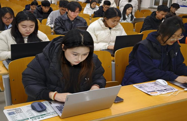 無煙校園|保定理工學院|管理學院|打字賽場展風采，無煙理念入人心