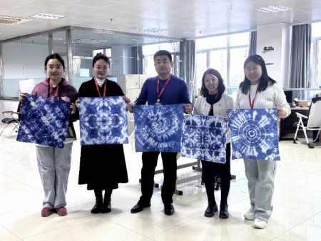 非遺扎染煥新彩 傳承古法啟新篇 ——視覺傳達設計教研室進行“匠心扎染”主題活動