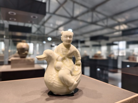 保定理工學院與大宋定瓷共商實習基地深度合作方案—校企攜手探索傳統文化傳承與創新路徑