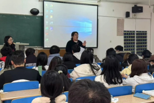 培根鑄魂擔使命，啟智潤心育新人?———“書記進課堂”共促教學質量提升