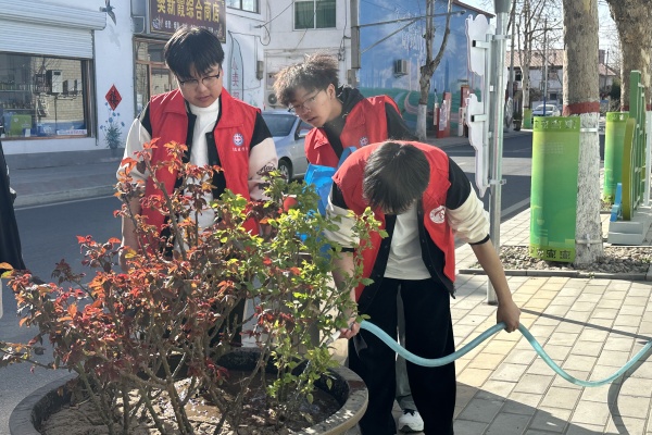 保定理工學院經濟學院青年志愿者服務隊走進東小莊村開展志愿服務活動