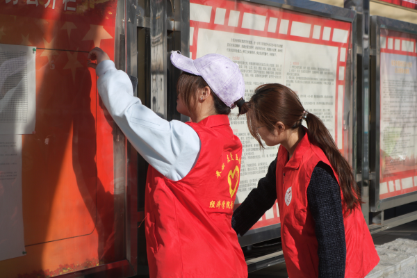 保定理工學院經濟學院青年志愿者服務隊走進東小莊村開展志愿服務活動