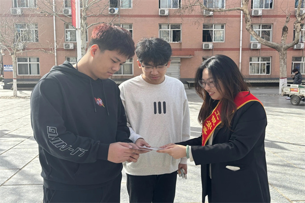 保定理工學(xué)院經(jīng)濟(jì)學(xué)院聯(lián)合工銀安盛人壽保定中支開展