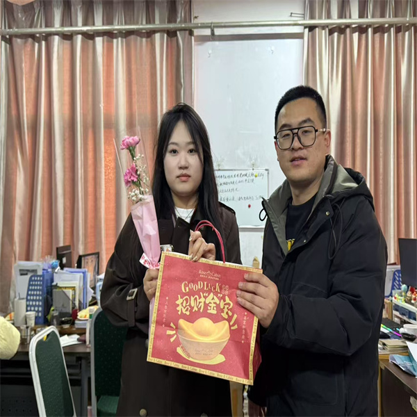 “聚巾幗風采，綻經(jīng)濟芳華”經(jīng)濟學院舉辦慶祝“三八”國際勞動婦女節(jié)活動