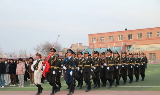 愛國教育保定理工學(xué)院會計(jì)學(xué)院以青春之名，護(hù)國旗飄揚(yáng)——升旗儀式