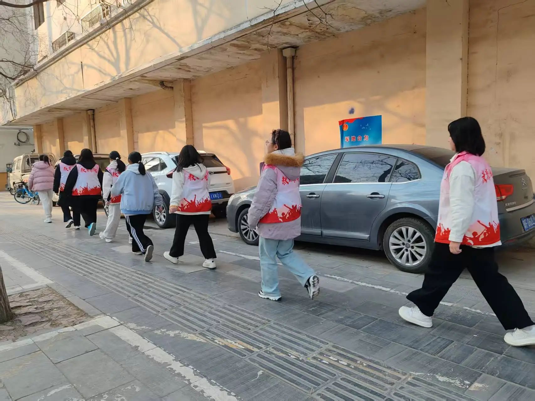 沐雷鋒之光，踐志愿之行