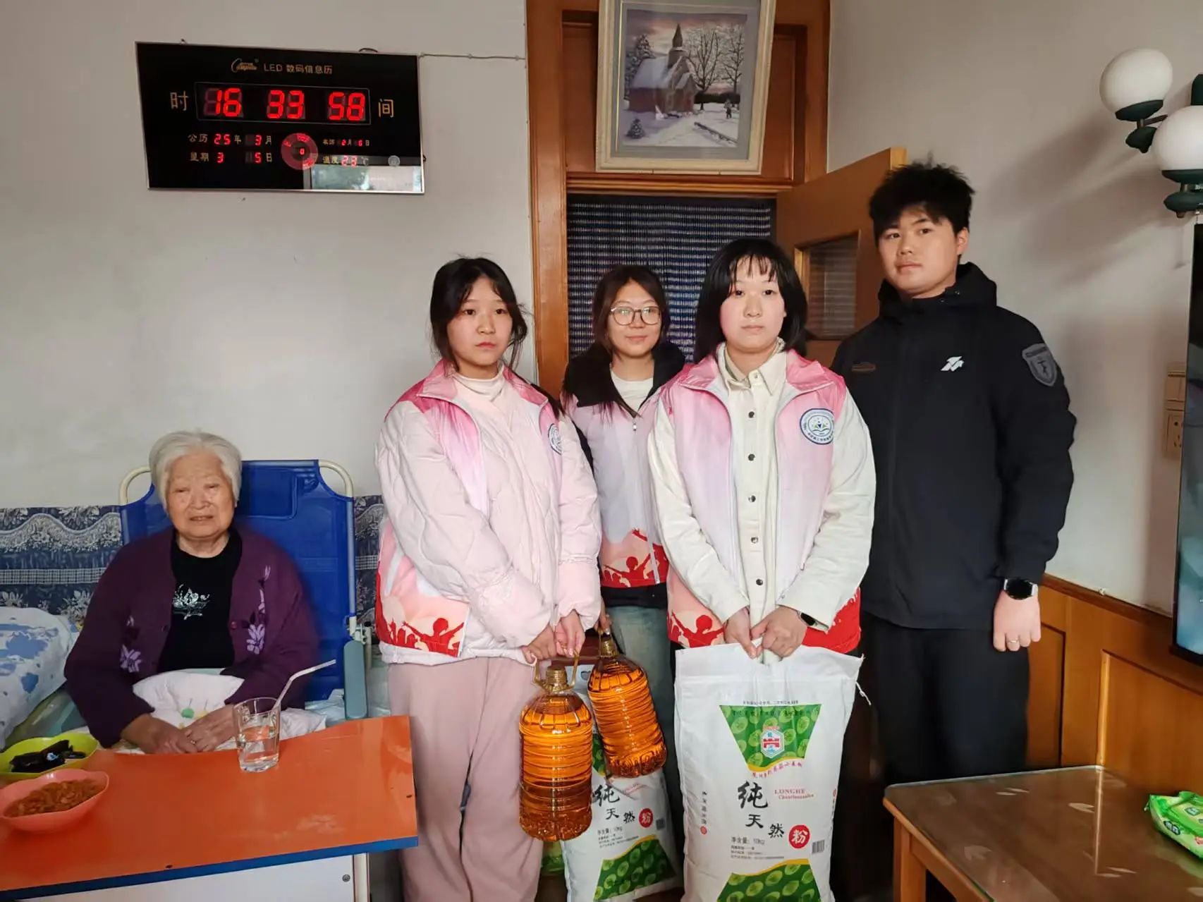 沐雷鋒之光，踐志愿之行