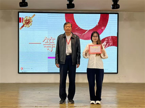 暖春尋微笑，暖心覓青春