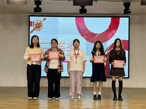 暖春尋微笑，暖心覓青春