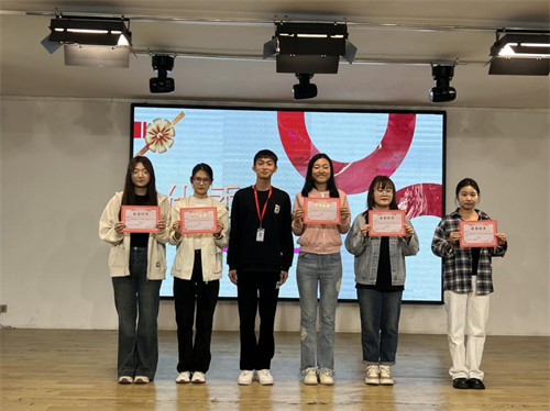 暖春尋微笑，暖心覓青春