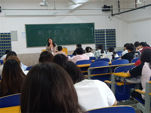 外國語學院召開學生座談會 傾聽學子心聲共促教學優化