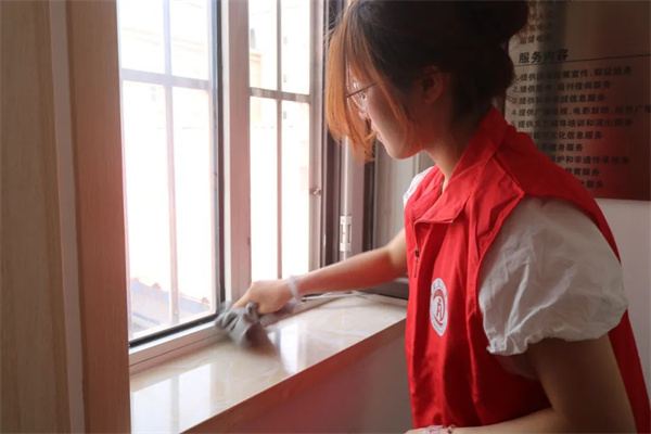 感恩資助情，筑夢社區行：經濟學院學子志愿服務暖人心