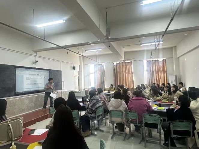 春風(fēng)化雨育桃李，論文指導(dǎo)啟新程