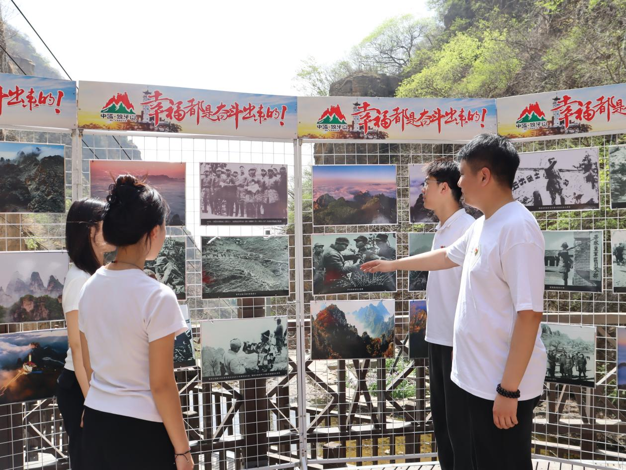 追尋狼牙山足跡，鑄牢黨員信仰根基——保定理工學(xué)院教育學(xué)院走進(jìn)狼牙山開展“行走的大思政課”