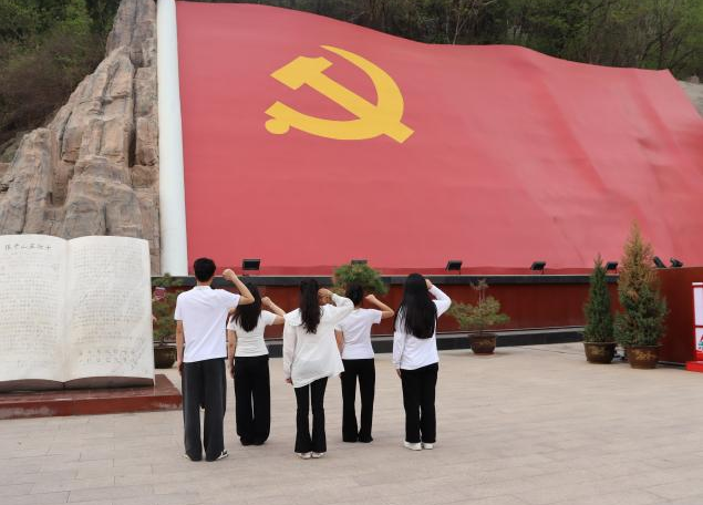 追尋狼牙山足跡，鑄牢黨員信仰根基——保定理工學(xué)院教育學(xué)院走進(jìn)狼牙山開展“行走的大思政課”